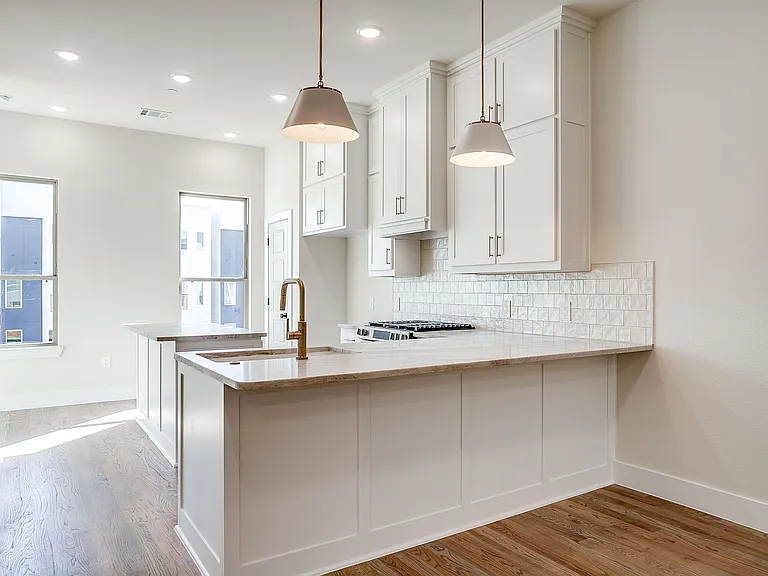 2820 Weisenberger St #102 — Photo 11