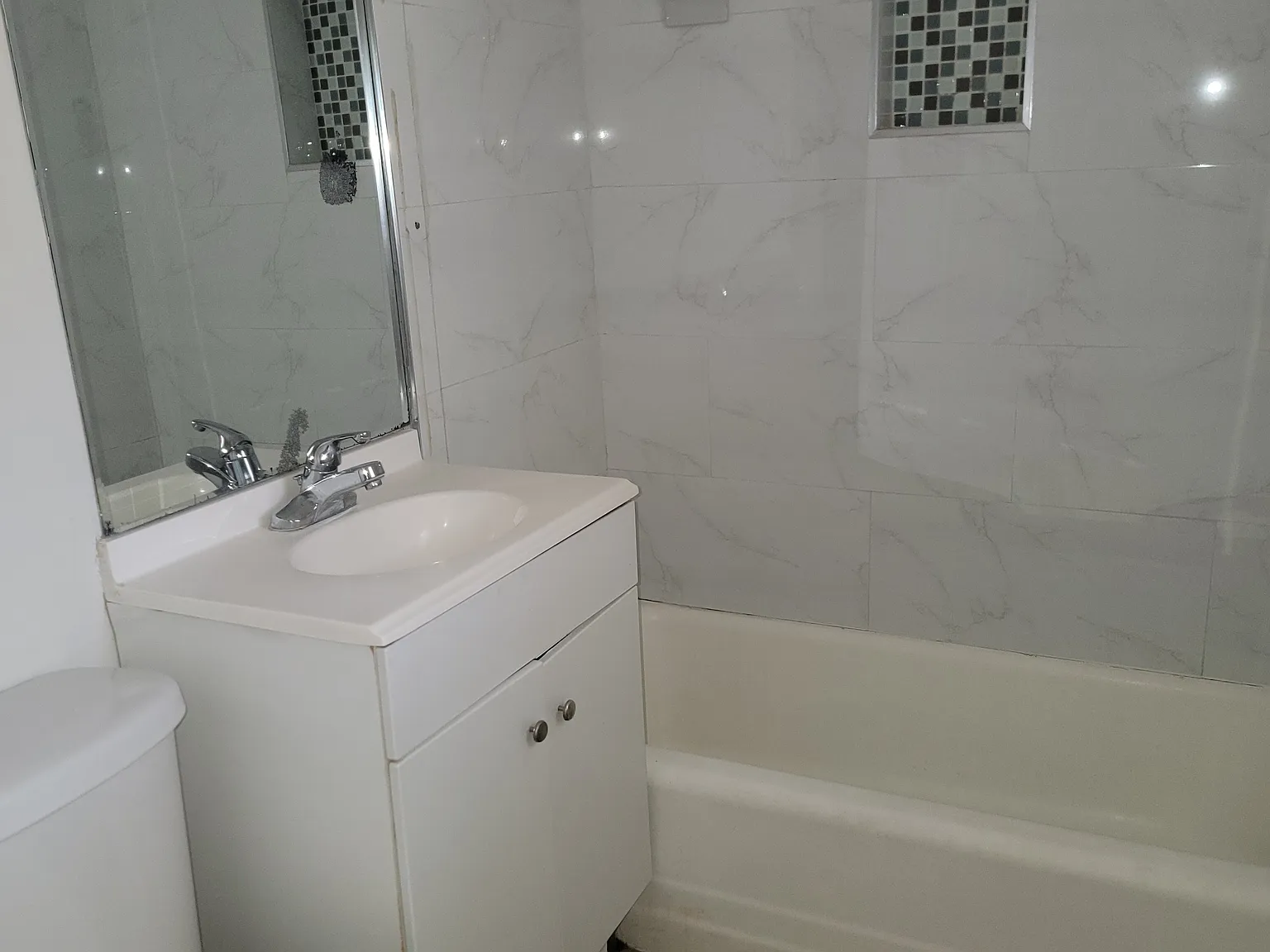 2 bed, 846 sqft, $2,200 — Photo 2