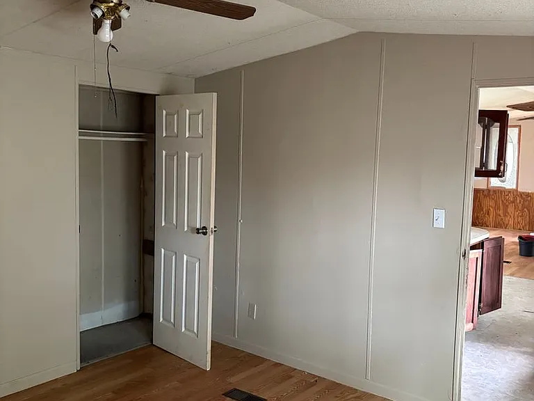300 Hickory St — Photo 3