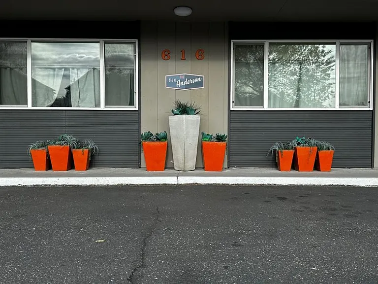 616 N Anderson St — Photo 53