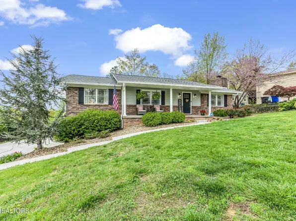 1425 S Courtney Oak Ln, Knoxville, TN 37938