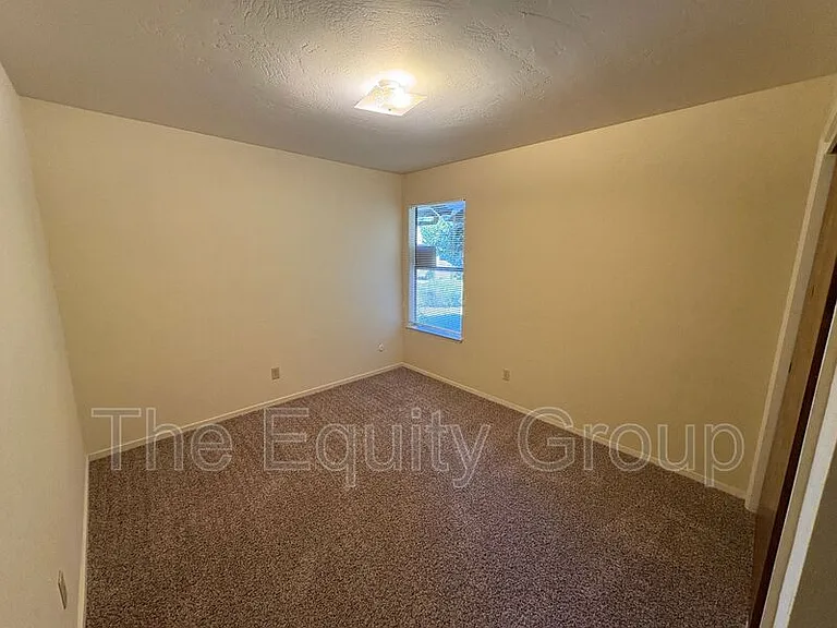 811 W Arlen Ct — Photo 10