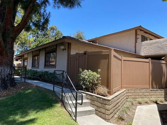 637 Sydney Ln — Photo 6