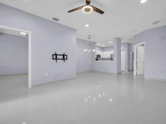 5th image of 2897 Crestwood Terrace #3101