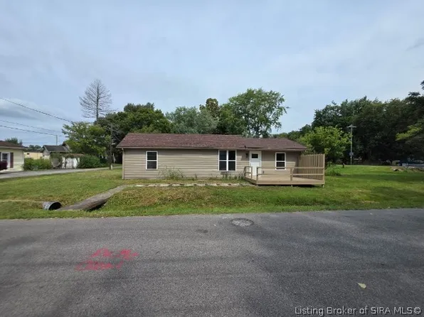 50 S Water Street, Pekin, IN 47165