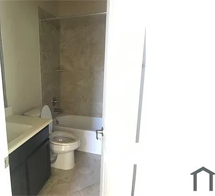4 bed, 2184 sqft, $2,800 — Photo 2