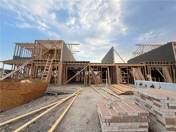 10523 Berry Branch Ln, Bryan, TX 77845
