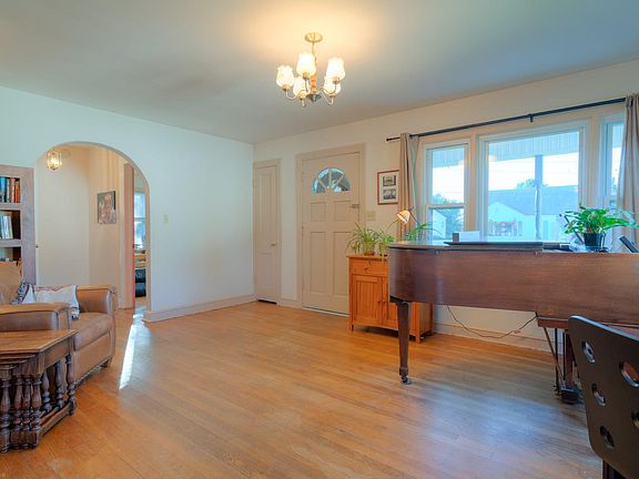 5th image of 115 Alleghany St