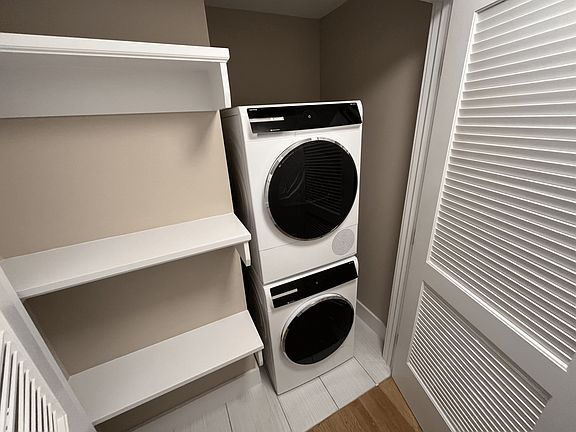 5th image of 310 Greenwich St #3104B
