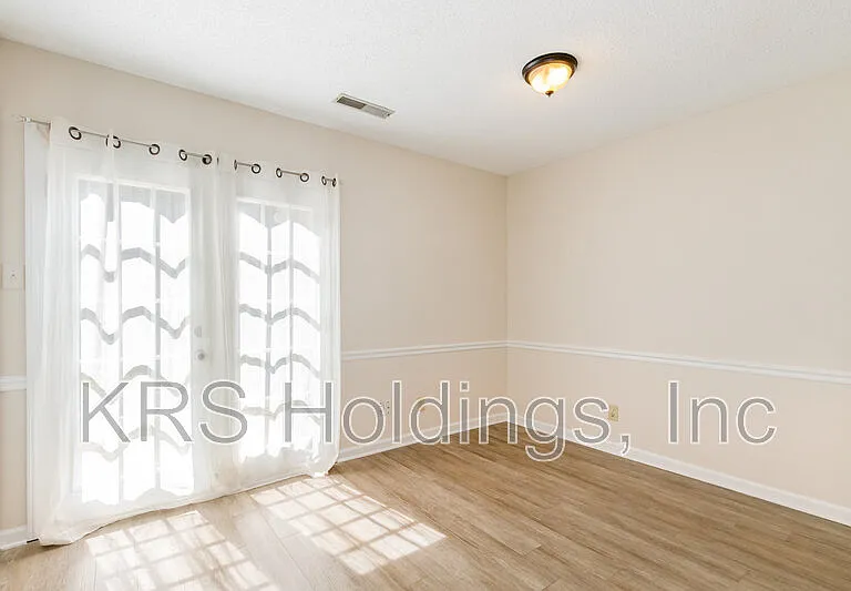 2519 Hitchcock Dr — Photo 4