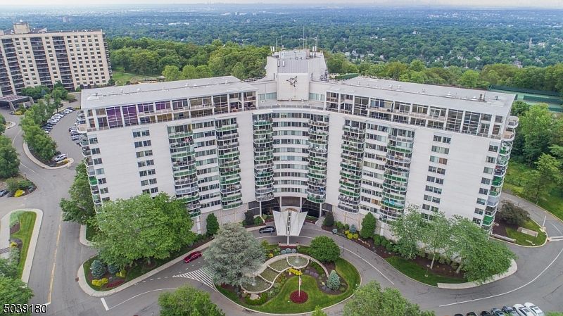 1st image of 1 Claridge Dr APT 117