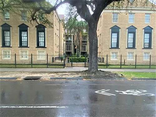 3300 Saint Charles Ave Photo 1