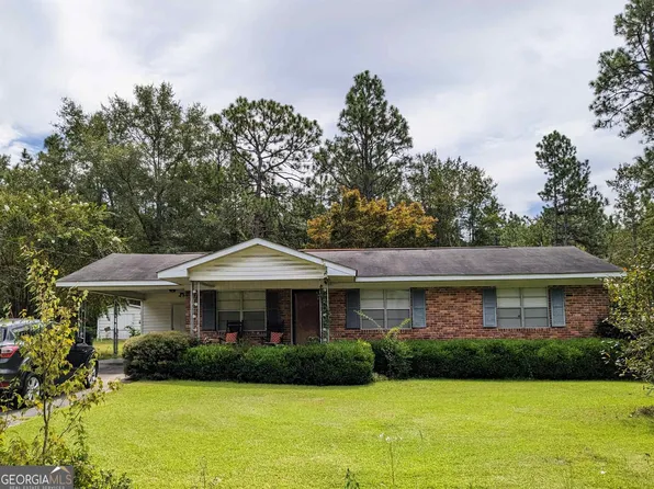 538 Colegrove Dr, Swainsboro, GA 30401