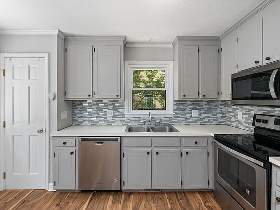 2nd image of 3816 Longdale Dr