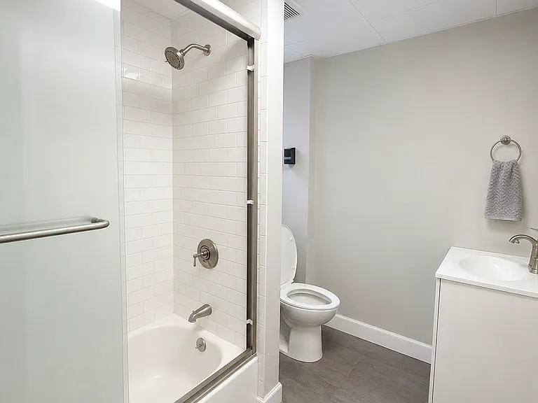 530 E 4th St #2 — Photo 14