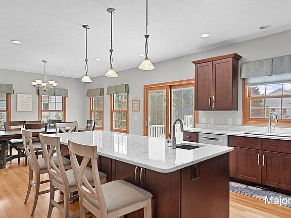 4th image of 878 Wallin Dr