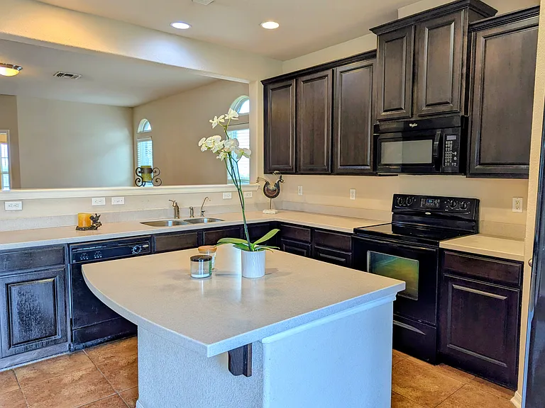 325 Pacific Dr — Photo 12