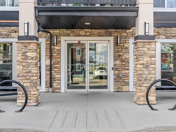 142 Ebbers Blvd NW #107, Edmonton, AB T5Y 3W2