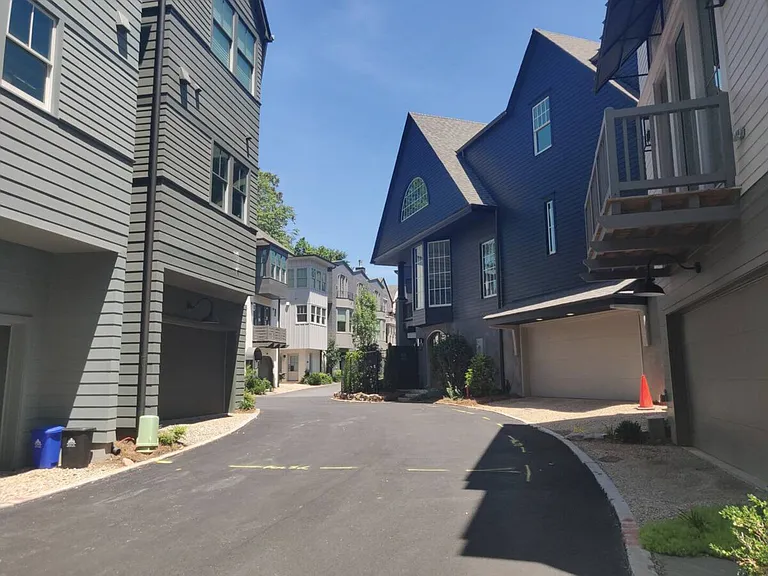 Colebrook St NE — Photo 16