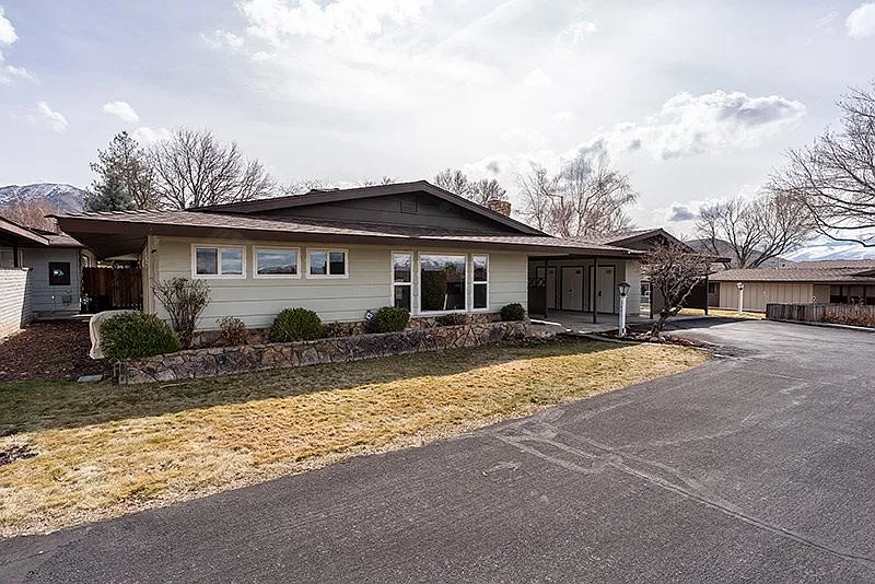 3471 E Hidden Valley Dr photo 1