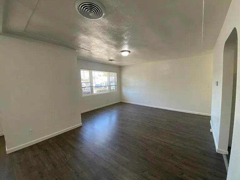563 W Center St — Photo 10