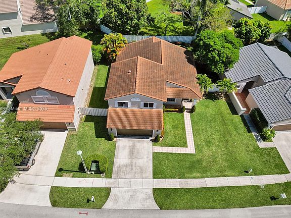 4th image of 18123 NW 19th St
