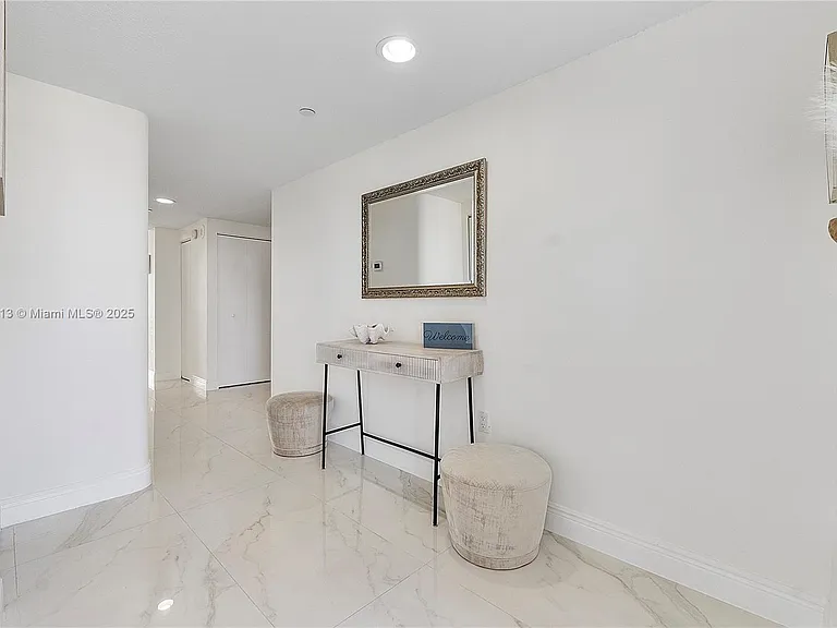 17050 N Bay Rd #807 — Photo 32