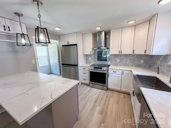 7812 Highbanks Ct, Charlotte, NC 28212