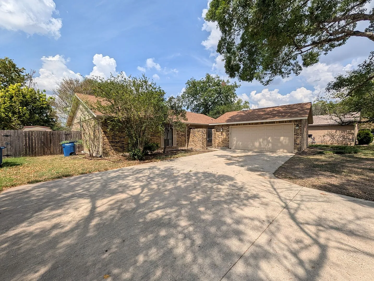 Summerwood Neighborhood / Access to River Park & Tennis Courts / Fridge / Fenced in Backyard / CISD — Photo 2