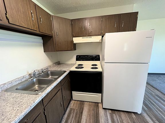 5th image of 222 S Greenwood St #18