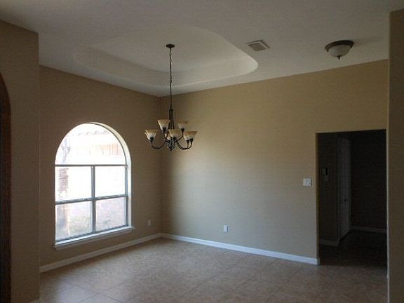 3rd image of 611 Sabal Ave