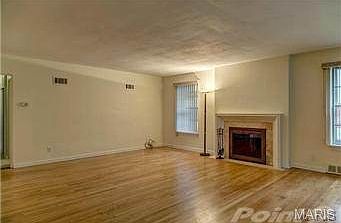 4th image of 842 Barkley Sq