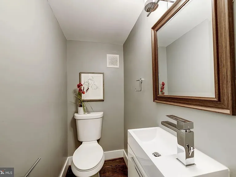 223 17th St SE #1 — Photo 7