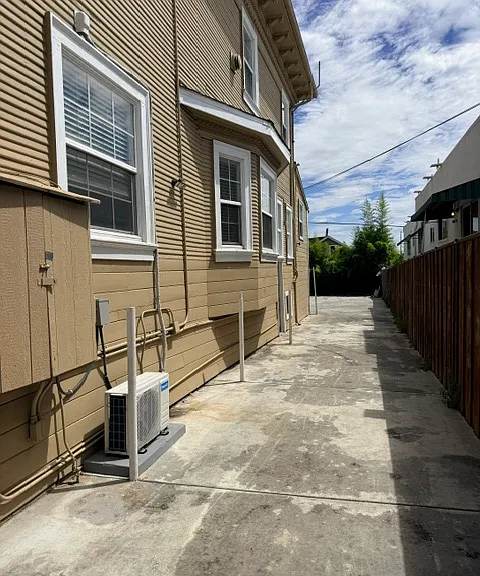 5117 Foothill Blvd #2 — Photo 5