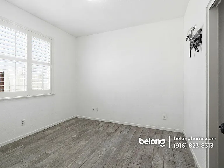 1714 Nicol Way — Photo 10