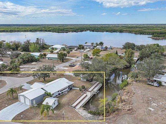 2nd image of 405 Ridgecrest Dr