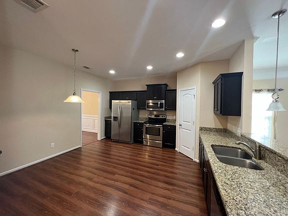2nd image of 207 Pine Forest Ln