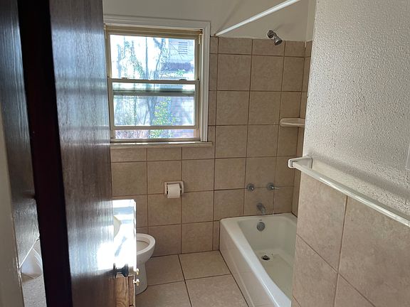 5th image of 726 Sharon Dr