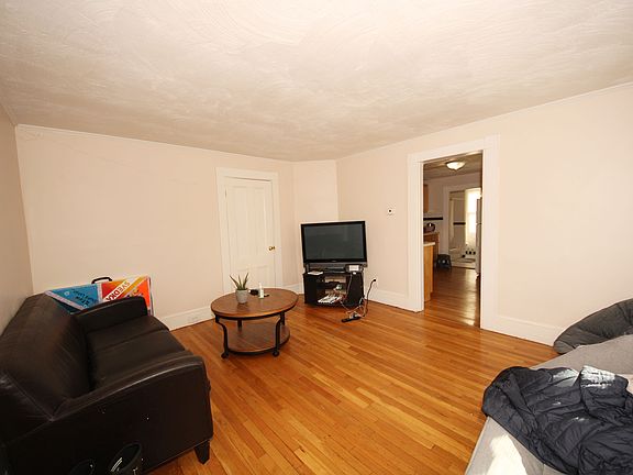 4th image of 60-62 Bedford St #2