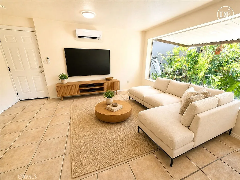 1 bed, 550 sqft, $1,800 — Photo 2