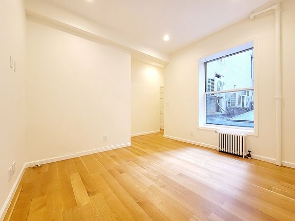 4th image of 21 1st Ave APT 4