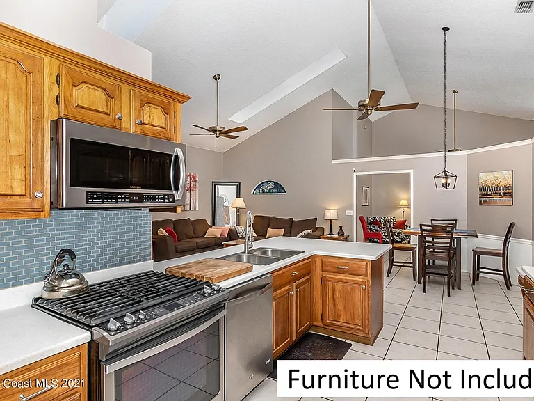 2104 Lionel Dr — Photo 4