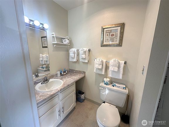 5th image of 210 26th St NW #313