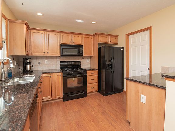 3rd image of 10694 Biltmore Ln