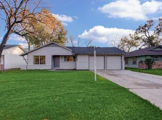 319 W Sunnyside St, Houston, TX 77091