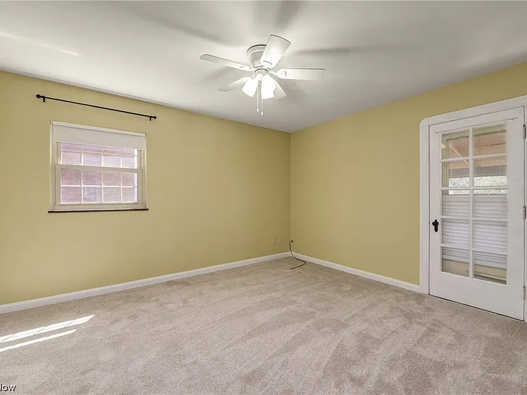 2072 Atkins Ave — Photo 12