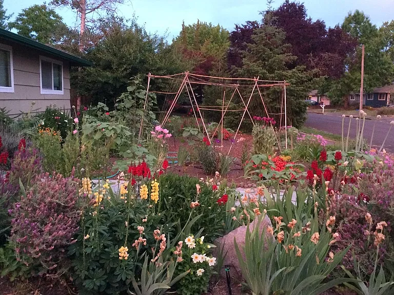 NE Plymouth Cir — Photo 3