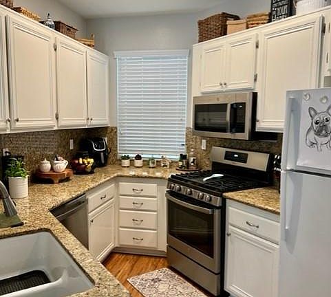 Nice Kitchen, refrigerator included
