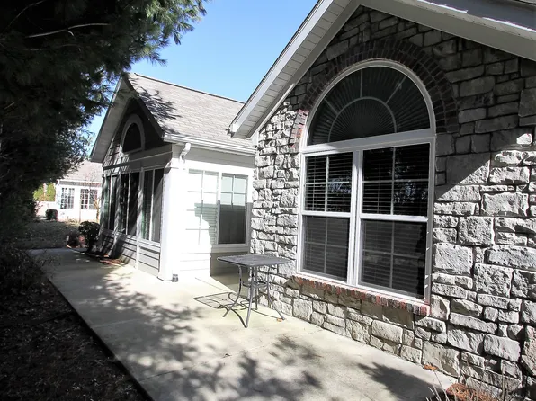 2858 Villa Ln, Benton Harbor, MI 49022