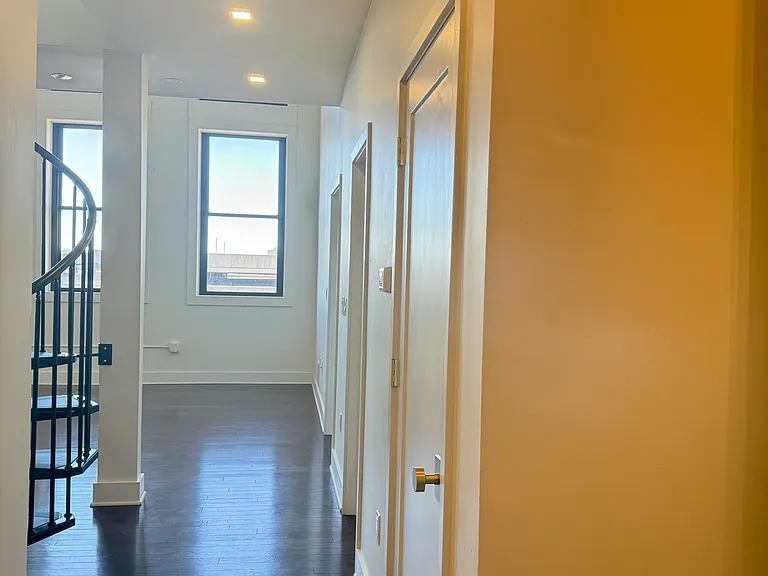 50 S Jefferson St #504 — Photo 3